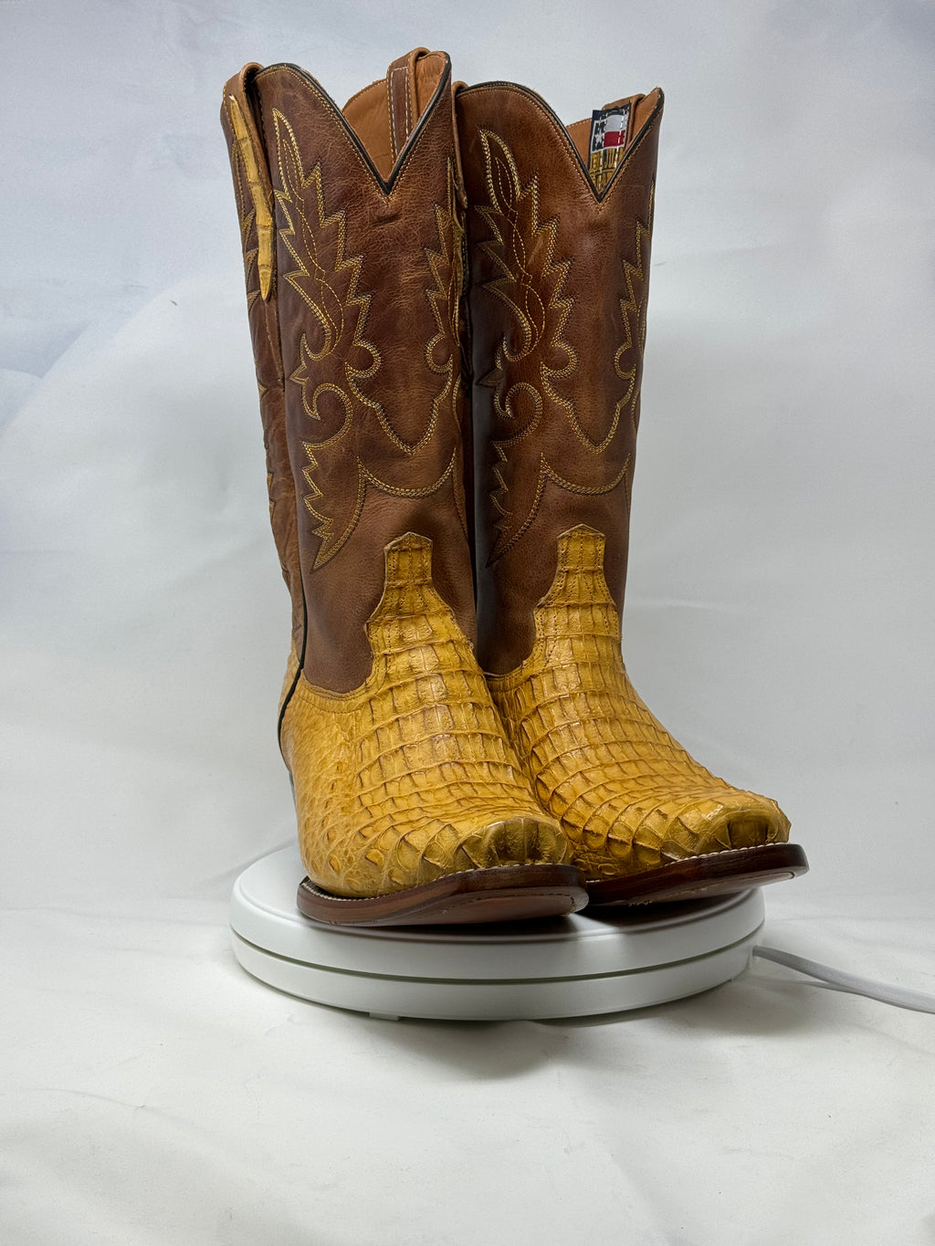 DJ2059 | Don Juan Boots Men's Caiman Back Buttercup Diamond Toe
