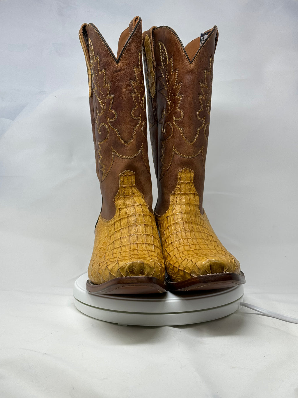 DJ2059 | Don Juan Boots Men's Caiman Back Buttercup Diamond Toe